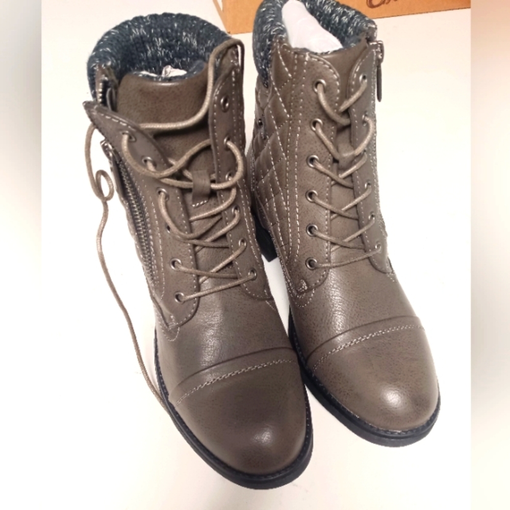 Women's Lace-Up Boots